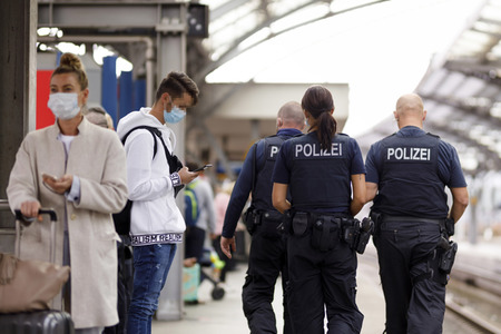 Großaktion zur Einhaltung der Maskenpflicht in Köln