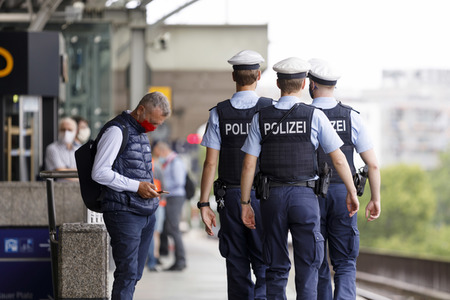 Großaktion zur Einhaltung der Maskenpflicht in Köln