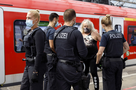 Großaktion zur Einhaltung der Maskenpflicht in Köln