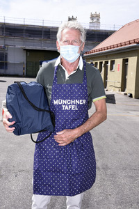 Spendenaktion mit Paul Breitner in München