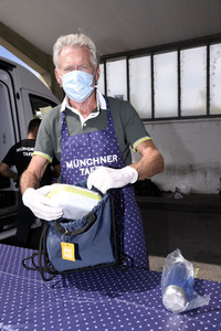 Spendenaktion mit Paul Breitner in München