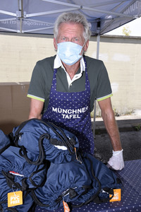 Spendenaktion mit Paul Breitner in München