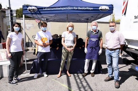Spendenaktion mit Paul Breitner in München