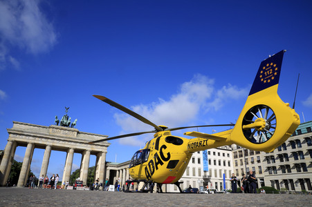 Notarzteinsatz am Brandenburger Tor in Berlin