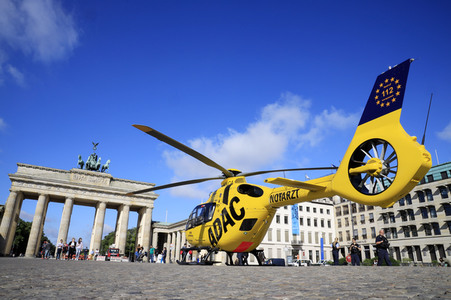 Notarzteinsatz am Brandenburger Tor in Berlin