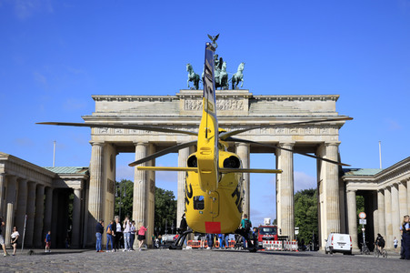 Notarzteinsatz am Brandenburger Tor in Berlin