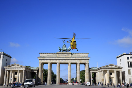 Notarzteinsatz am Brandenburger Tor in Berlin
