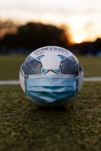 Symbolfoto Fußball während der Corona-Krise