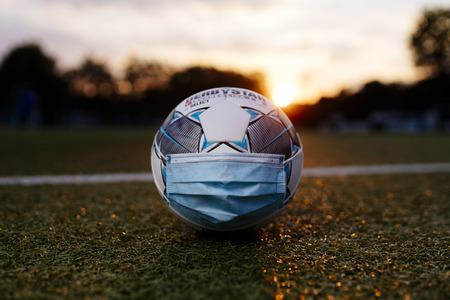Symbolfoto Fußball während der Corona-Krise