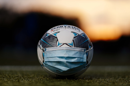 Symbolfoto Fußball während der Corona-Krise