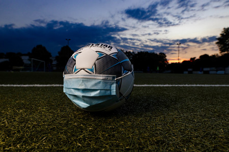 Symbolfoto Fußball während der Corona-Krise