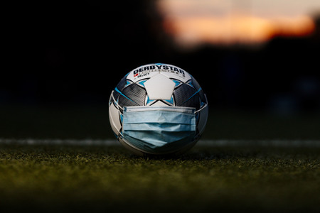 Symbolfoto Fußball während der Corona-Krise