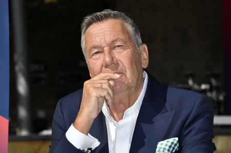 Pressekonferenz 'Back to Live' in Berlin