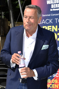 Pressekonferenz 'Back to Live' in Berlin