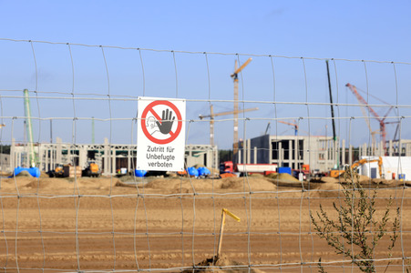 Richtfest auf der Baustelle der Tesla Gigafactory in Grünheide