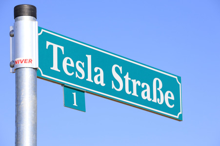 Richtfest auf der Baustelle der Tesla Gigafactory in Grünheide