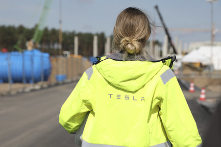 Richtfest auf der Baustelle der Tesla Gigafactory in Grünheide