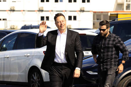 Richtfest auf der Baustelle der Tesla Gigafactory in Grünheide