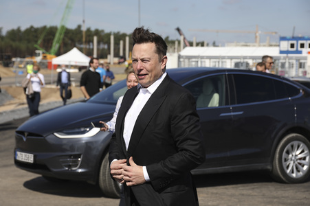 Richtfest auf der Baustelle der Tesla Gigafactory in Grünheide