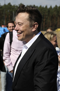 Richtfest auf der Baustelle der Tesla Gigafactory in Grünheide