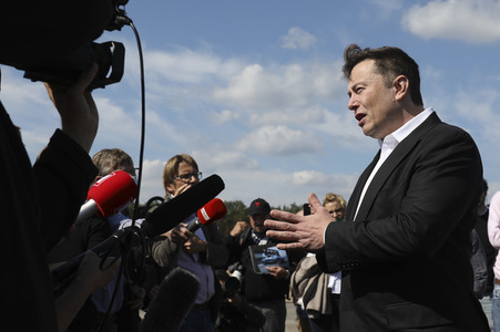 Richtfest auf der Baustelle der Tesla Gigafactory in Grünheide