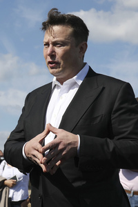 Richtfest auf der Baustelle der Tesla Gigafactory in Grünheide