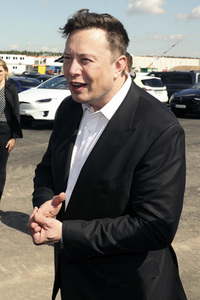 Richtfest auf der Baustelle der Tesla Gigafactory in Grünheide