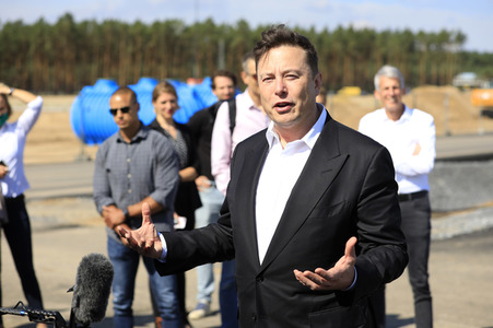 Richtfest auf der Baustelle der Tesla Gigafactory in Grünheide