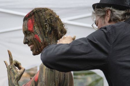 BodyArt Performance von Jörg Düsterwald in Wunstorf