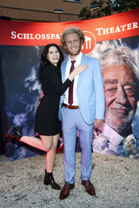 Theaterpremiere 'Gottes Lebenslauf' in Berlin