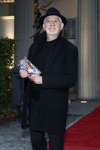 Theaterpremiere 'Gottes Lebenslauf' in Berlin