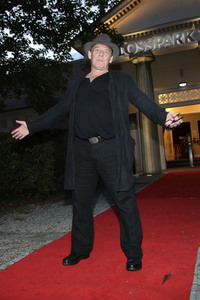 Theaterpremiere 'Gottes Lebenslauf' in Berlin