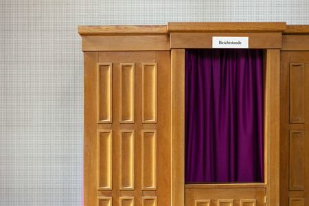 Symbolfoto Beichtstuhl