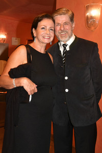 Theaterpremiere 'Halbe Wahrheiten' in München