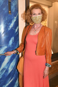 Theaterpremiere 'Halbe Wahrheiten' in München