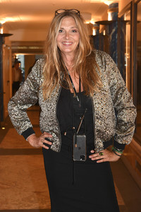 Theaterpremiere 'Halbe Wahrheiten' in München