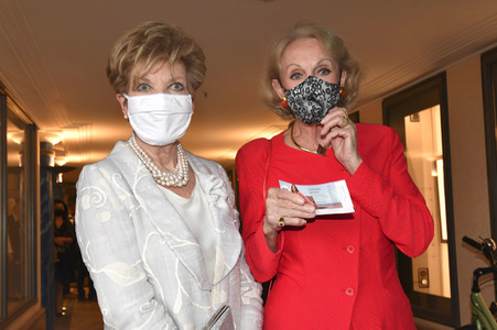 Theaterpremiere 'Halbe Wahrheiten' in München