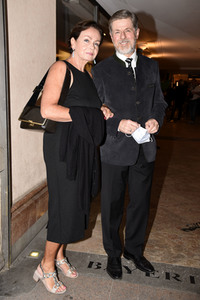 Theaterpremiere 'Halbe Wahrheiten' in München