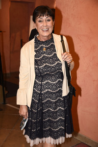 Theaterpremiere 'Halbe Wahrheiten' in München