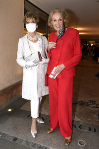 Theaterpremiere 'Halbe Wahrheiten' in München