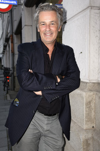 Theaterpremiere 'Halbe Wahrheiten' in München