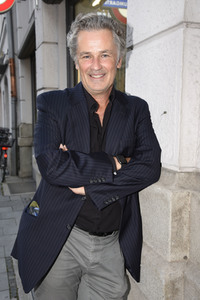 Theaterpremiere 'Halbe Wahrheiten' in München