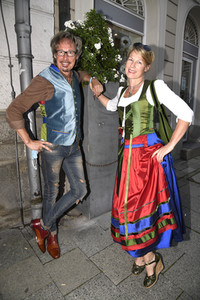 Theaterpremiere 'Halbe Wahrheiten' in München