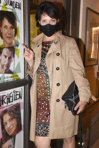 Theaterpremiere 'Halbe Wahrheiten' in München