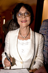 Theaterpremiere 'Halbe Wahrheiten' in München