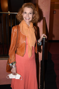 Theaterpremiere 'Halbe Wahrheiten' in München