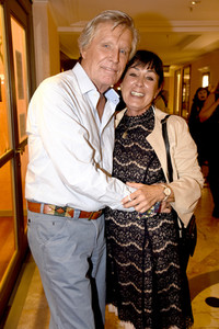 Theaterpremiere 'Halbe Wahrheiten' in München