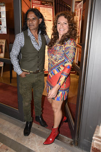 Theaterpremiere 'Halbe Wahrheiten' in München