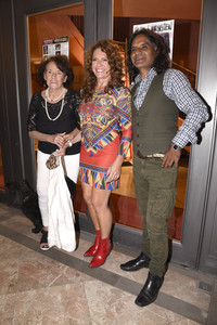 Theaterpremiere 'Halbe Wahrheiten' in München