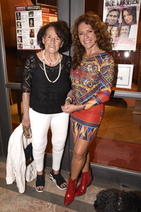 Theaterpremiere 'Halbe Wahrheiten' in München